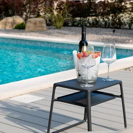Luxury Santa Cruz With Xl Pool And Jacuzzi Villa