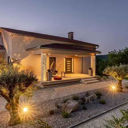 Luxury Santa Cruz With Xl Pool And Jacuzzi Villa