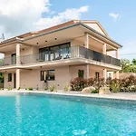 Luxury Santa Cruz With Xl Pool And Jacuzzi