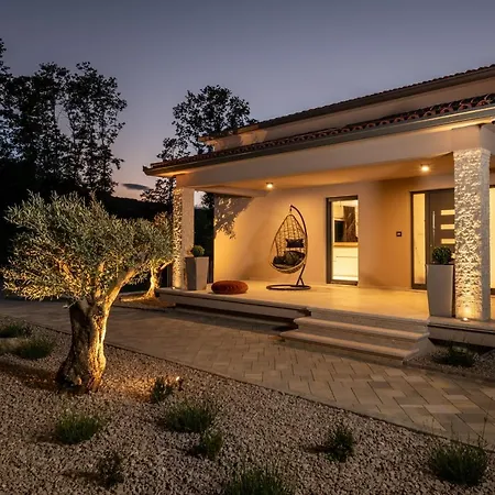 Villa Luxury Santa Cruz With Xl Pool And Jacuzzi Potpićan