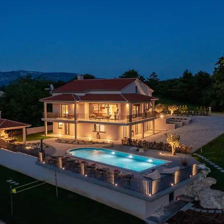 Luxury Santa Cruz With Xl Pool And Jacuzzi Villa