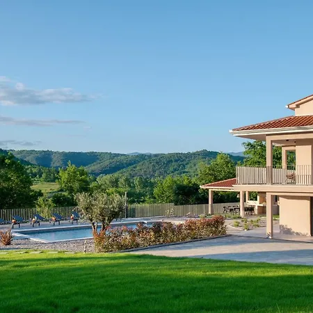 Luxury Santa Cruz With Xl Pool And Jacuzzi Villa Potpićan