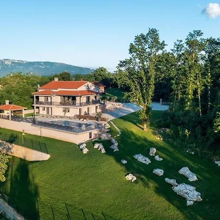 Luxury Santa Cruz With Xl Pool And Jacuzzi Villa Potpićan