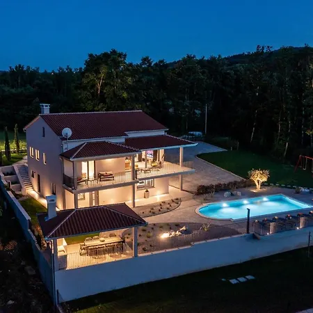 Luxury Santa Cruz With Xl Pool And Jacuzzi Villa *